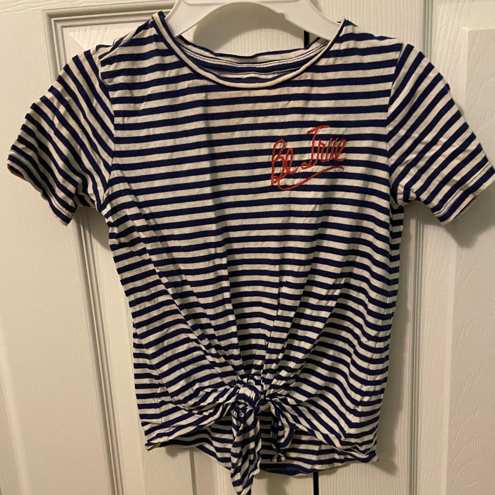 Short sleeves shirt